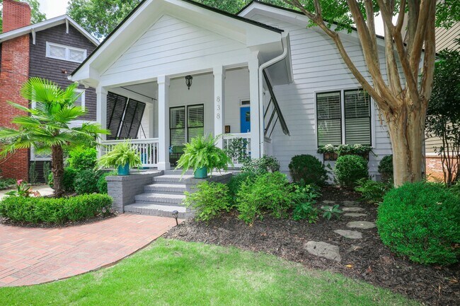 Building Photo - 838 Vedado Way NE