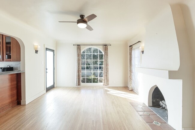 Building Photo - 3-Bed + 2-Bath Home | Midtown Ventura | Unfurnished