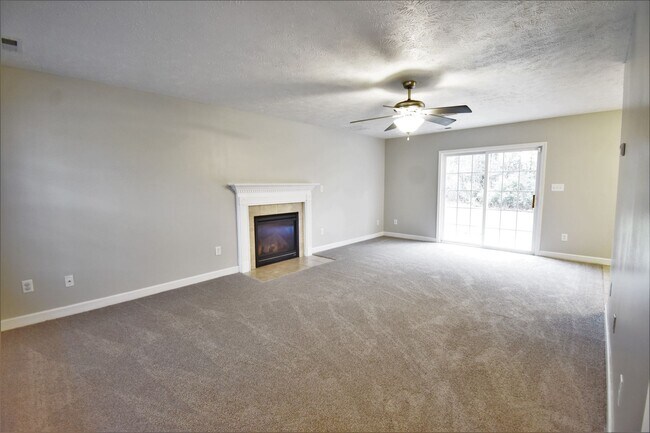 Foto del edificio - 4 Bedroom, 2 Bathroom : Pets under 30 lbs