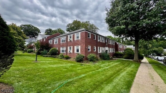 Building Photo - 349 Bloomfield Ave