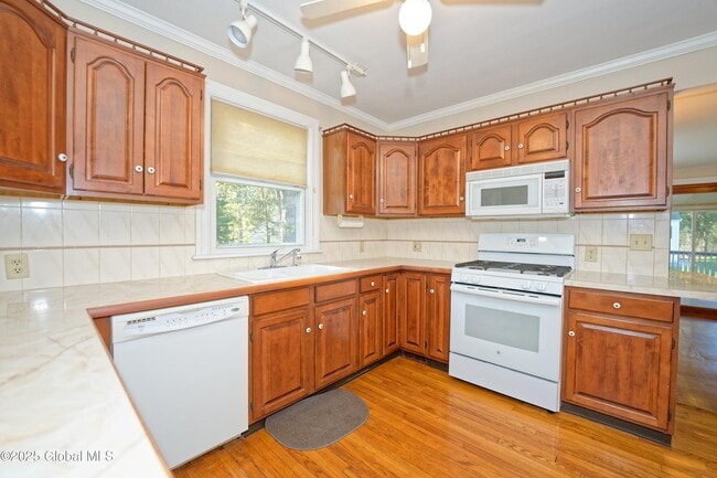 Building Photo - 2550 Troy Schenectady Rd