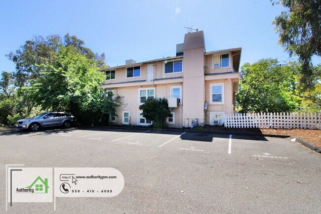 Foto del edificio - 2391 Placer St