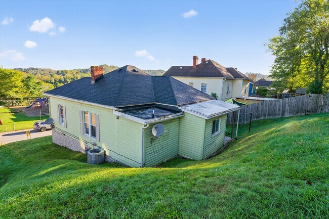 Foto del edificio - 1627 W Pike St