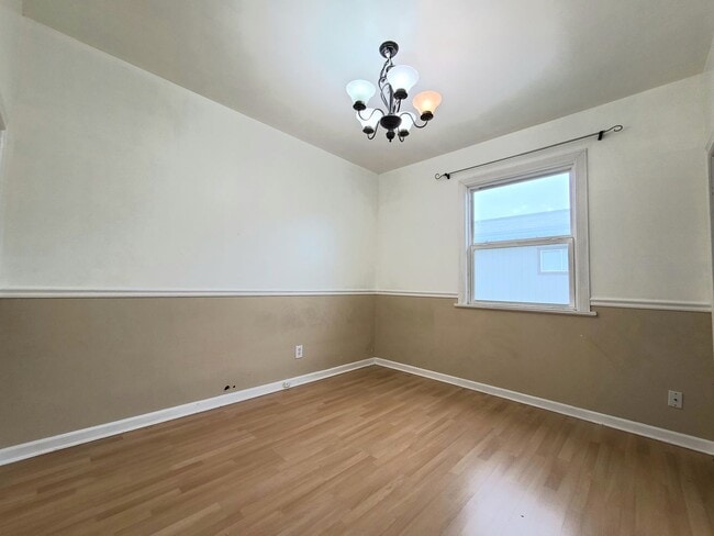 Building Photo - Charming 3 Bed/1.5 Bathroom in North Evere...