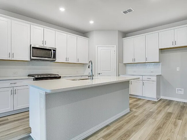 Foto del edificio - 3416 Kingsview Dr