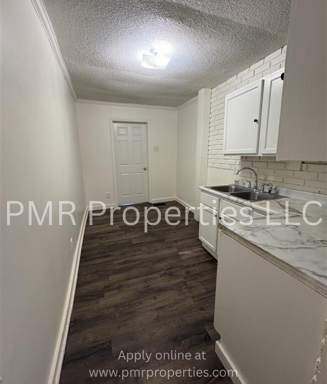 Foto del edificio - 2 Bedrooms / 1 Bathroom House