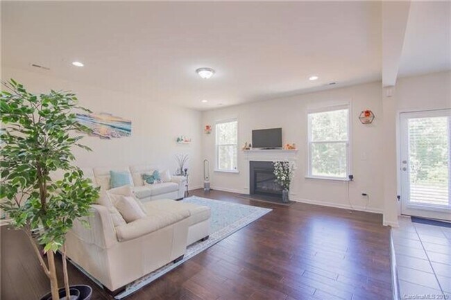 Foto del edificio - 2589 Shoal Park Rd