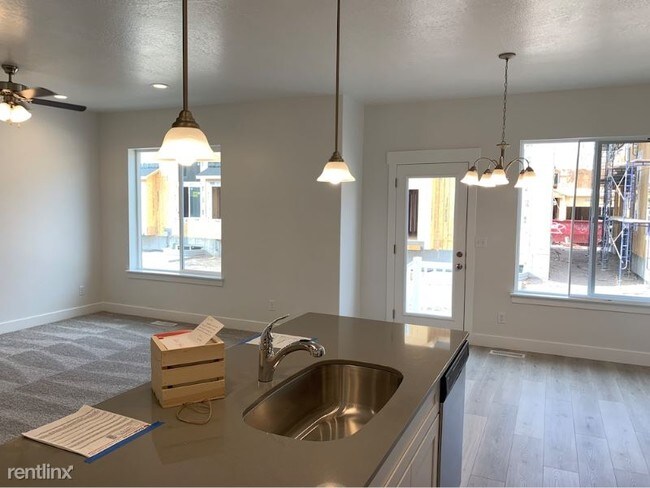 Building Photo - 3 br, 2.5 bath Townhome - 3740 W 2380 N