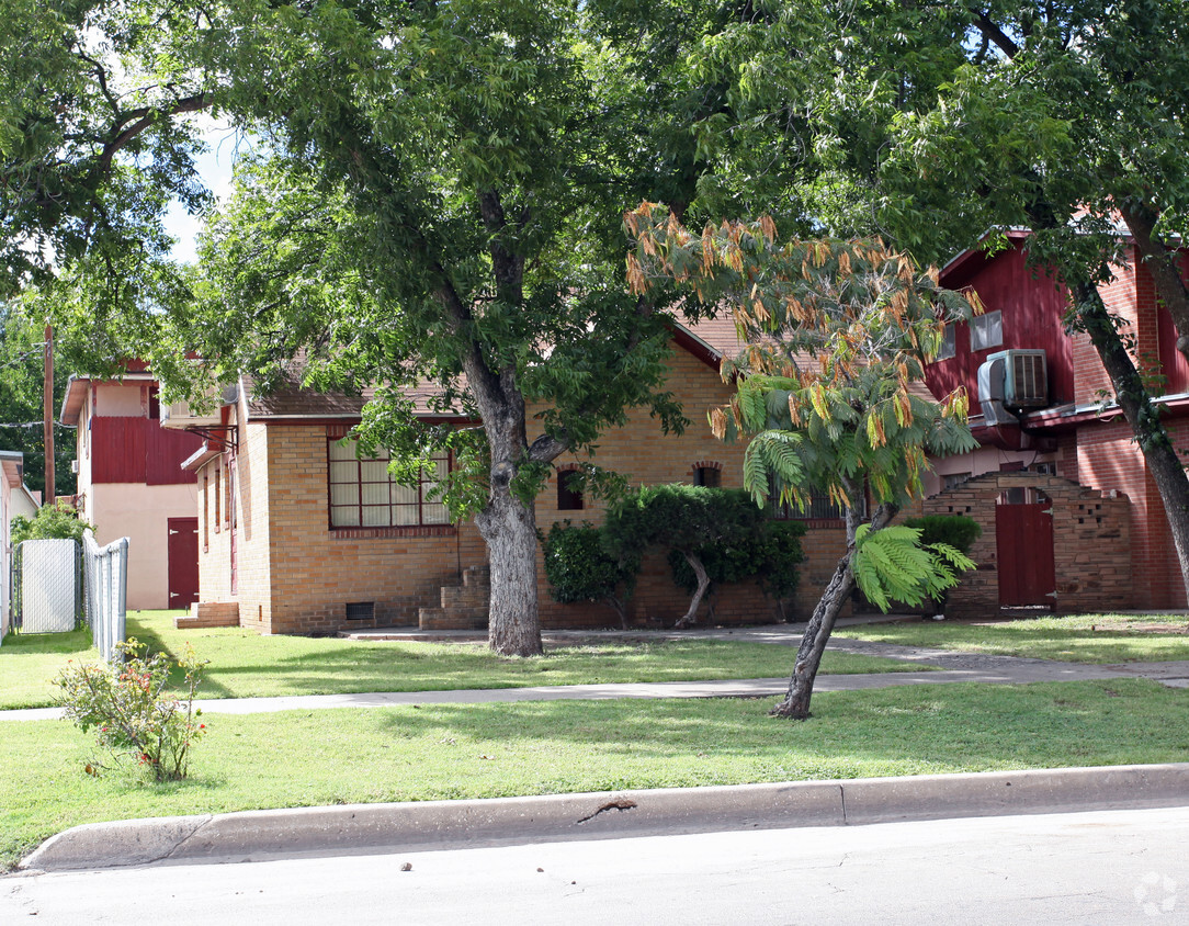 Building Photo - 513 N Alameda St
