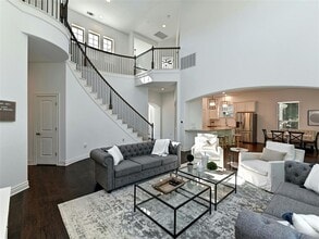 Building Photo - 2400 Winsted Ln