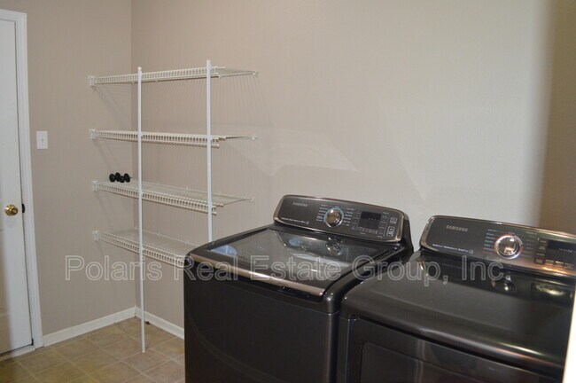 Foto del edificio - 3415 Spring Wind Ln