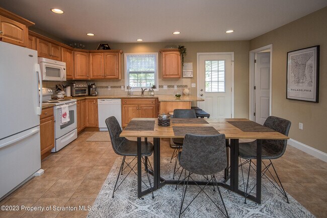 Building Photo - 113 Wisteria Ln