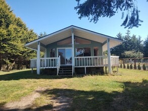 Building Photo - 880 Pheasant Ct SW