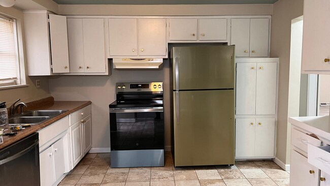 Foto del edificio - 25323 Orchard Lake Rd