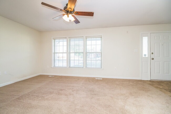 Building Photo - 401 Wildwood Dr