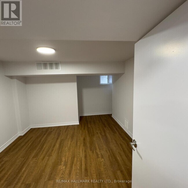 Photo du bâtiment - 63 Hiscock Blvd