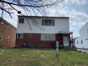Building Photo - 1726-1726 Tanglewood Dr