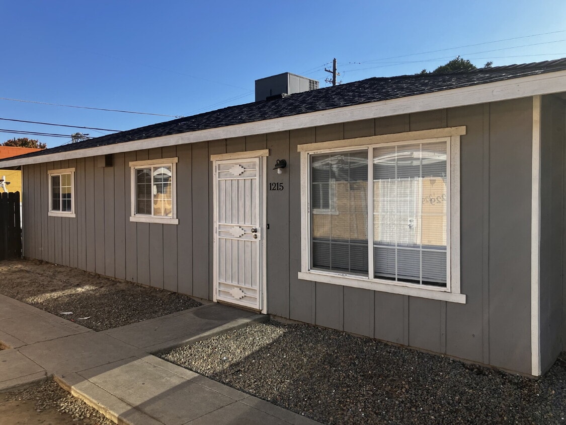 Photo - Charming 3-Bed Haven with Granite Elegance in Merced – 1100 Sq Ft of Comfort at 1215 W 8th St! 
Wash