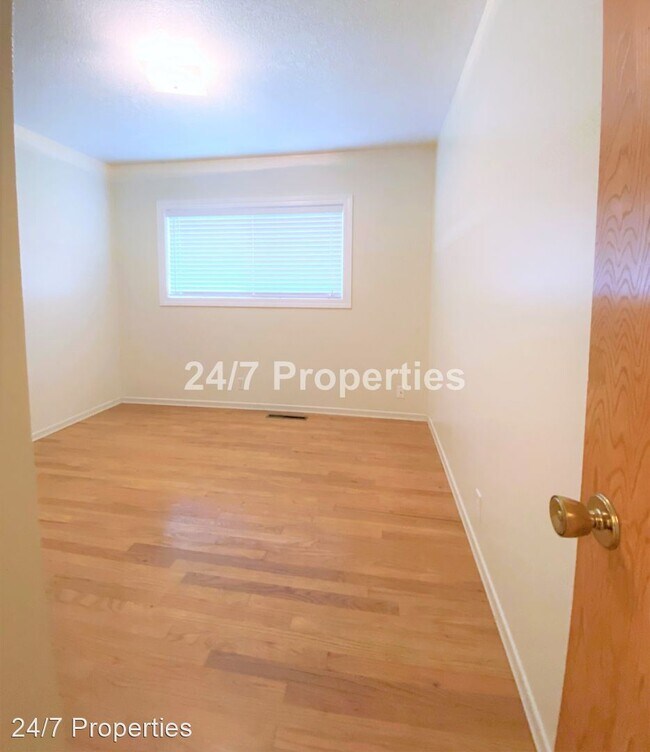 Building Photo - 3 br, 2 bath House - 1480 SW Huntington Ave.