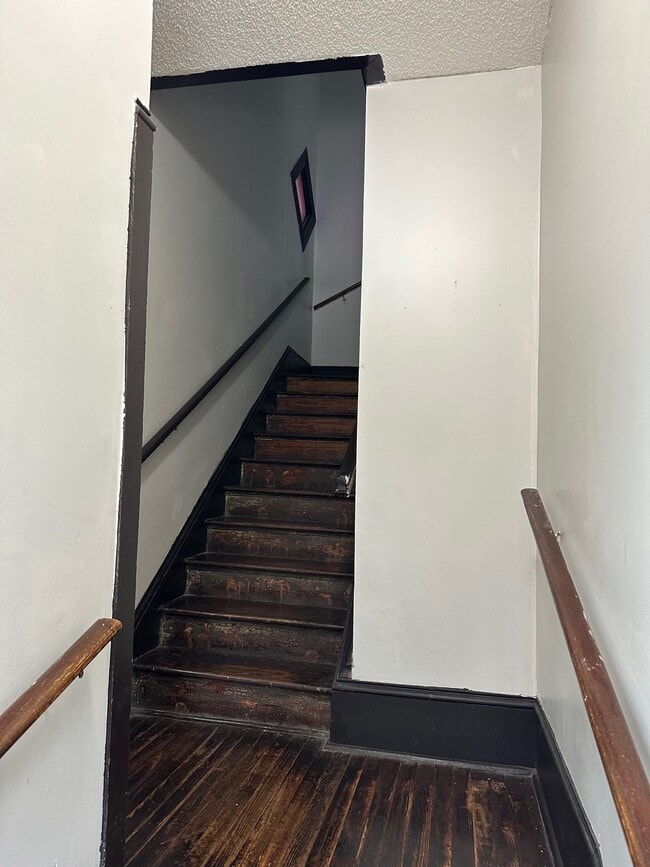 Building Photo - 1 E Henry St