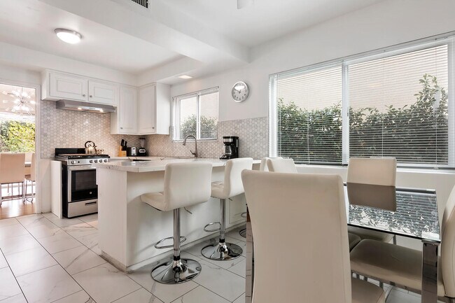 Foto del edificio - 6716 Ventura Canyon Ave