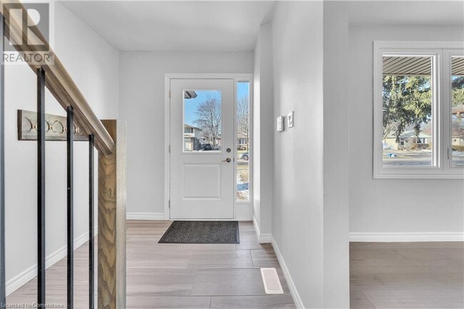 Building Photo - 717 Millbank Dr