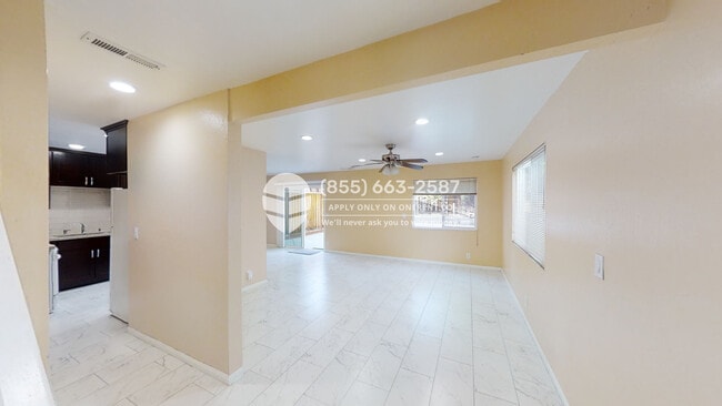 Building Photo - 2401 Parkside Dr