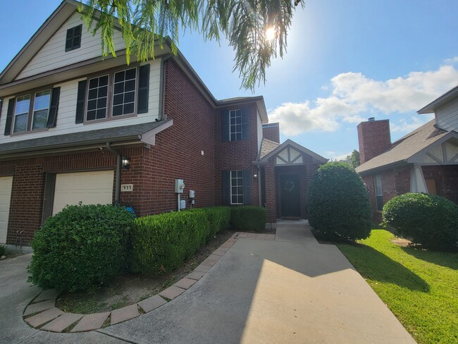 Building Photo - 935 Spring Valley Plz