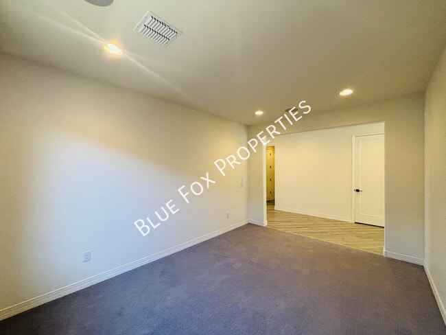 Foto del edificio - 8038 N Purple Aster Pl