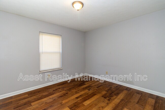 Foto del edificio - 519 Evelyn Ave