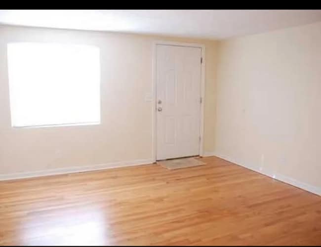 Foto del edificio - 6982 Burrell Ln