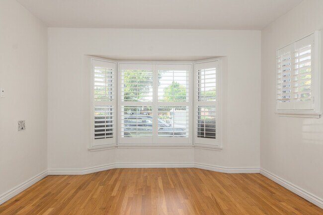 Sala de estar al frente de la casa. - 2257 28th St