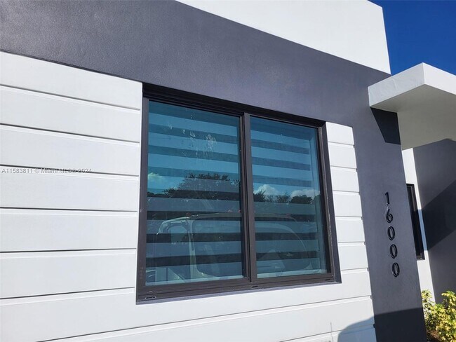 Foto del edificio - 16000 NW 38th Pl