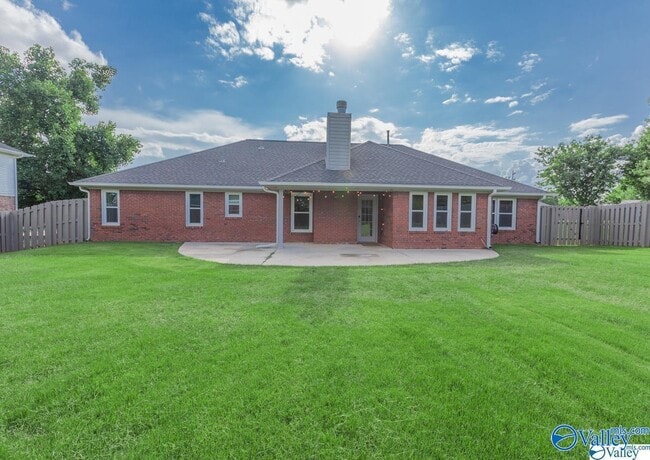 Foto del edificio - 103 Brownstone Dr