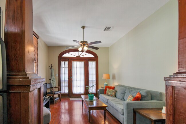Sunny living room - 1721 Rousselin Dr