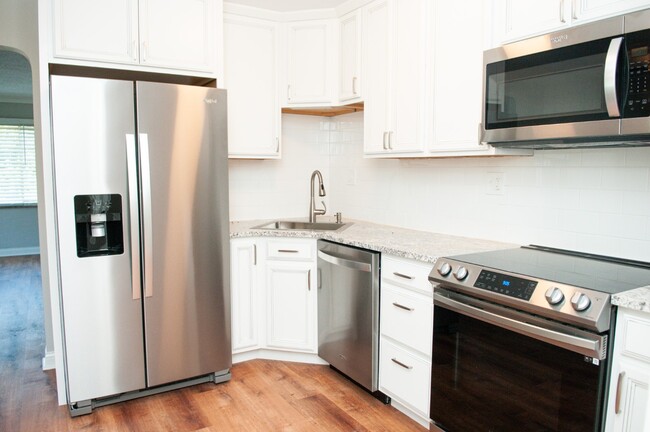 Brand new kitchen with stainless appliances. - 2671 Dixie Hwy