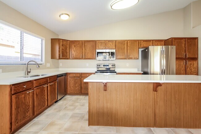 Building Photo - 8748 W Salter Dr