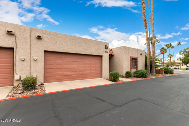 Building Photo - 1207 E Encantada Pl