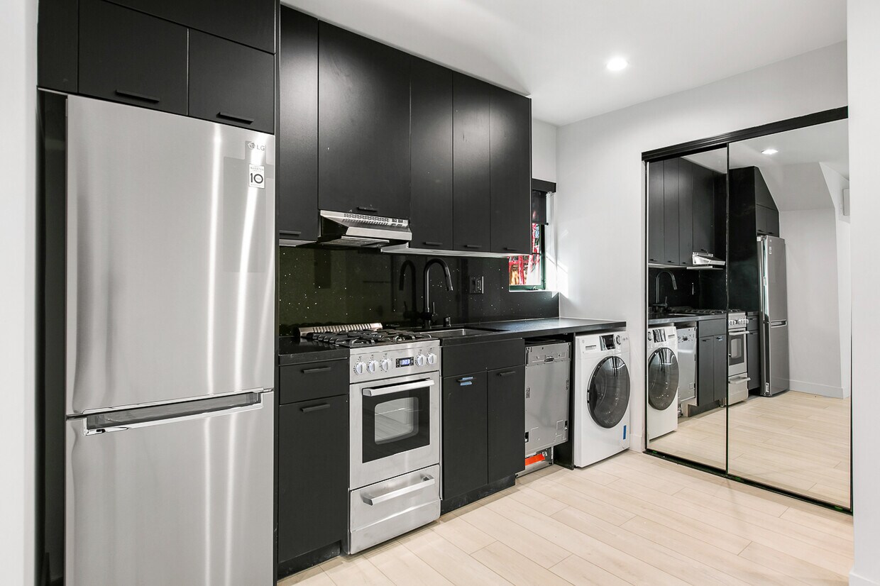 Foto principal - 3750 S Canfield Ave