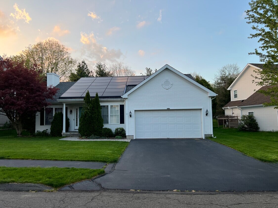Foto principal - 19 Brentwood Dr