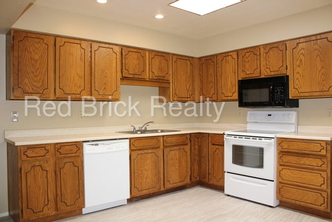 Building Photo - 4328 E Capri Ave