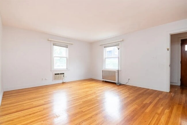 Building Photo - 17 Thayer St