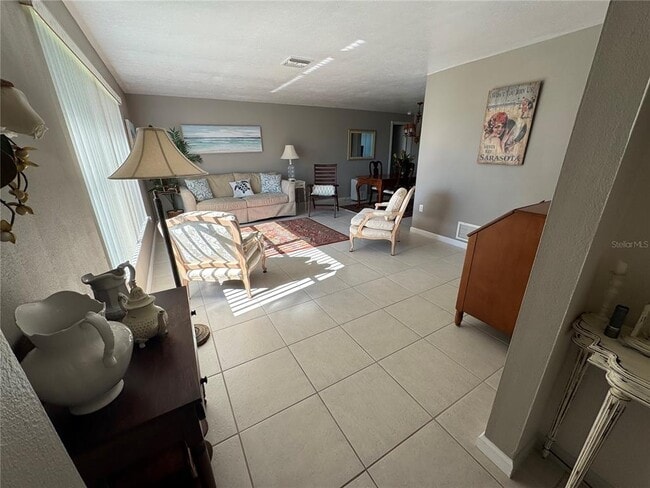 Foto del edificio - 1335 Cambridge Dr