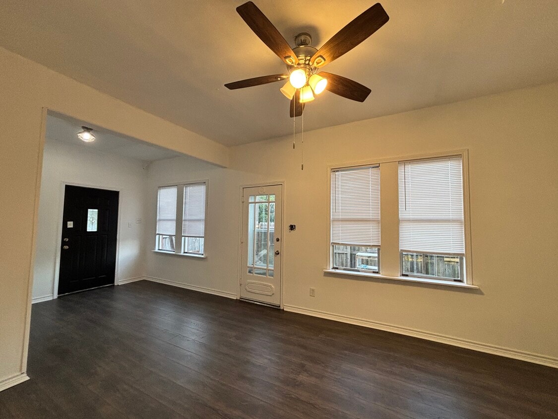 Foto principal - 1117 Dallas St
