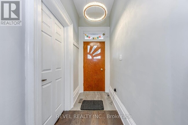 Building Photo - 48 Young St