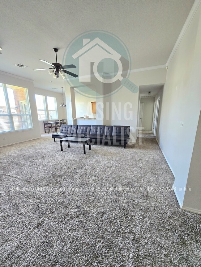 Foto del edificio - Spacious Southwest OKC 3 Bed 2 Bath Home W...