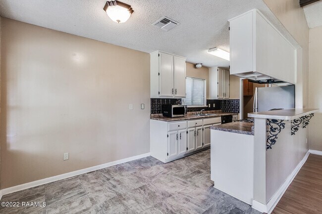 Building Photo - 103 Pinion Cir