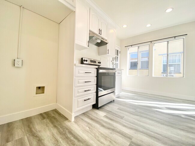 Building Photo - 441 1/2  N Hayworth Ave Los Angeles, CA 90048