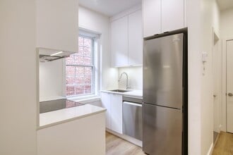 Building Photo - 2060 Rue du Fort