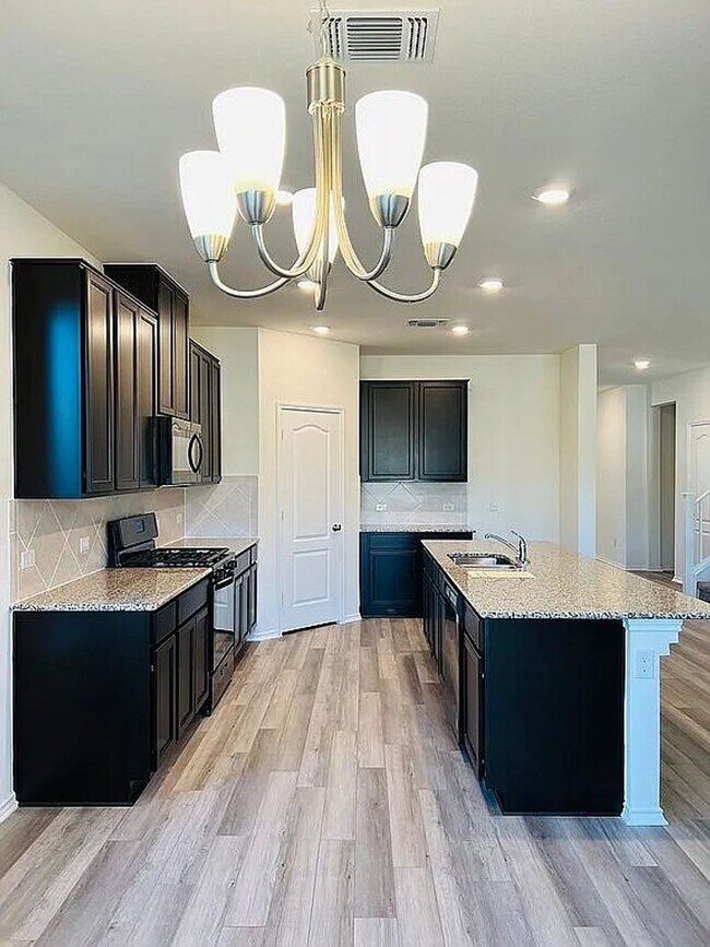 Building Photo - Large 5-bedroom home in Mason Ranch Community - Leander ISD